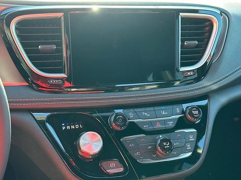 New 2026 Chrysler Pacifica Select image 24
