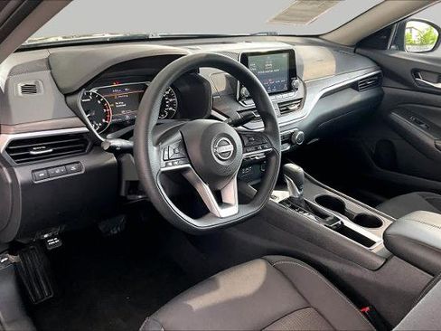 Certified 2025 Nissan Altima 2.5 SV FWD image 17