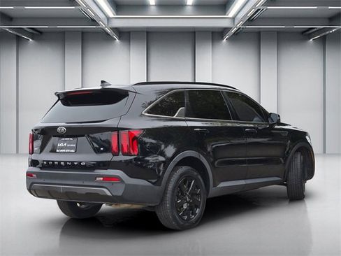 Used 2021 Kia Sorento S image 4