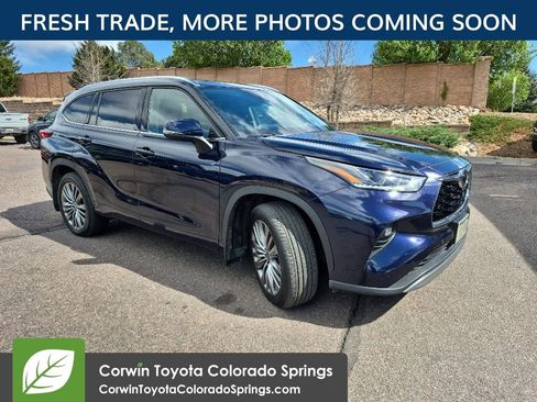 Used 2020 Toyota Highlander Platinum AWD/4WD image 1