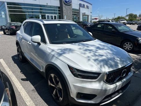 Used 2019 Volvo XC40 T5 Inscription image 4