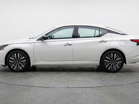 Used 2025 Nissan Altima 2.5 SV image 5