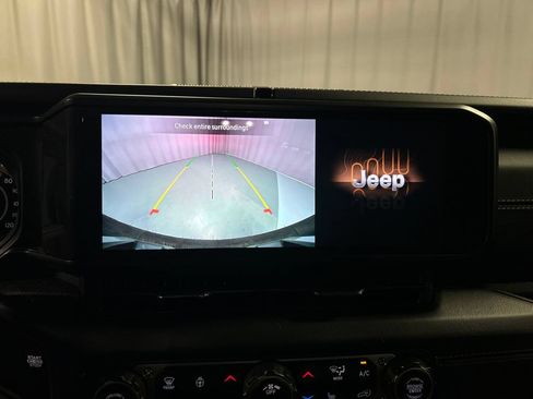 Used 2025 Jeep Wrangler Unlimited Sahara AWD/4WD image 18
