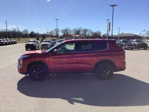 Used 2023 Mitsubishi Outlander SE image 4