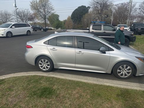 Used 2023 Toyota Corolla LE image 7