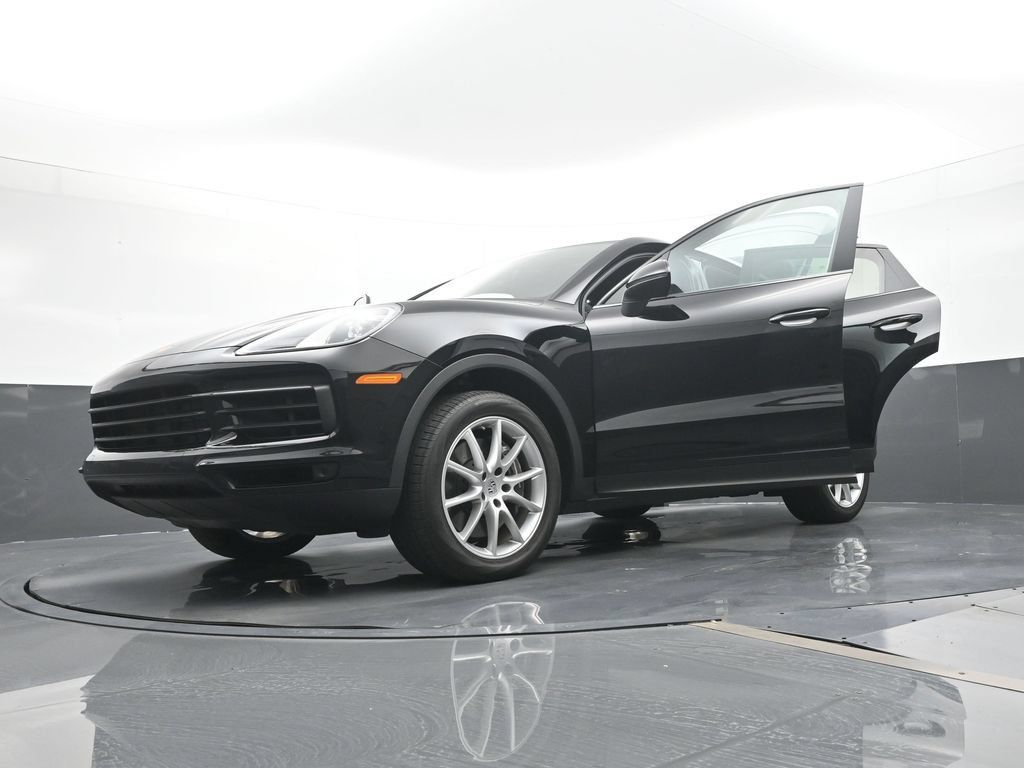 Certified 2023 Porsche Cayenne Coupe w/ Premium Package AWD/4WD image 31