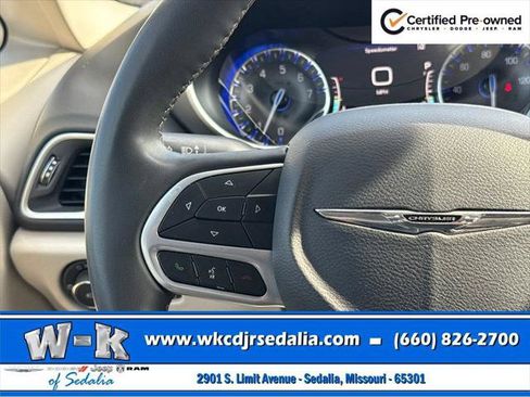 Certified 2023 Chrysler Pacifica Touring-L FWD image 45
