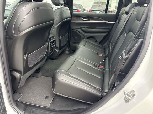 New 2025 Jeep Grand Cherokee Limited w/ Black Appearance Package image 6
