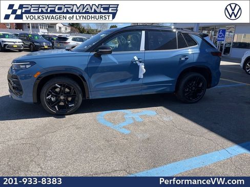 New 2026 Volkswagen Tiguan SE R-Line image 1