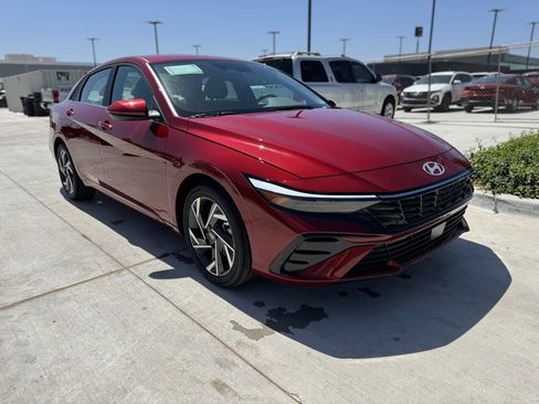New 2025 Hyundai Elantra SEL image 3
