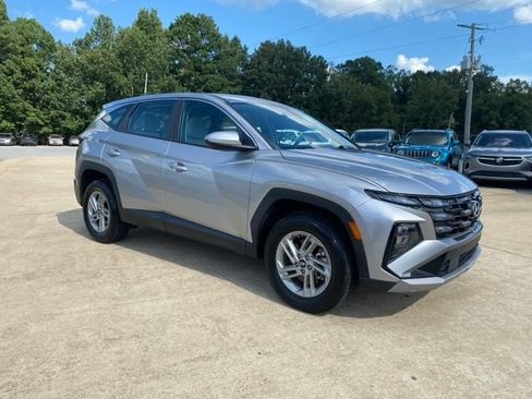 Used 2025 Hyundai Tucson SE AWD/4WD image 7