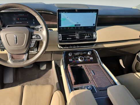 Used 2024 Lincoln Navigator Reserve AWD/4WD image 23