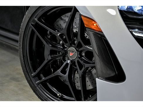 Used 2018 McLaren 720S RWD image 3