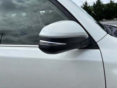 Used 2019 Toyota 4Runner Limited AWD/4WD image 5