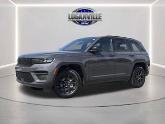 Used 2025 Jeep Grand Cherokee Altitude video 1