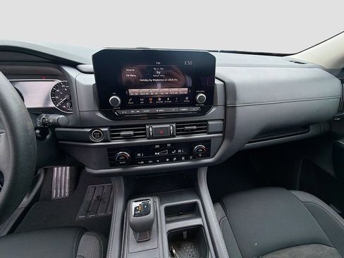 Used 2024 Nissan Pathfinder S image 26