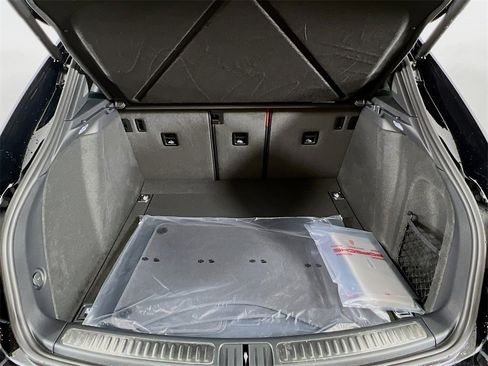 New 2026 Porsche Macan S image 28