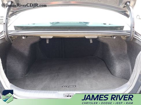 Used 2025 Nissan Altima 2.5 SV FWD image 14