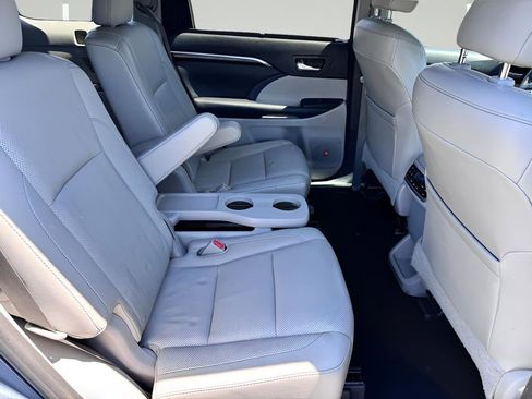 Used 2015 Toyota Highlander Limited Platinum AWD/4WD image 28