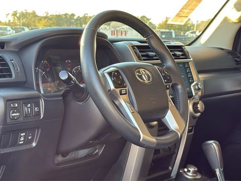 Used 2022 Toyota 4Runner SR5 image 10