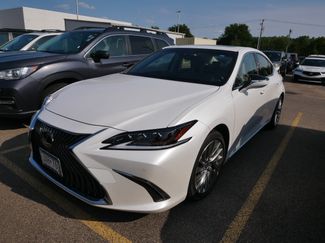 Used 2019 Lexus ES 300h FWD video 2