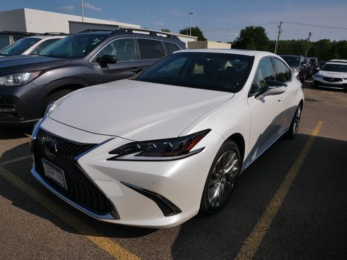Used 2019 Lexus ES 300h FWD image 2