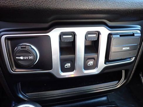 Used 2025 Jeep Wrangler Sport AWD/4WD image 16