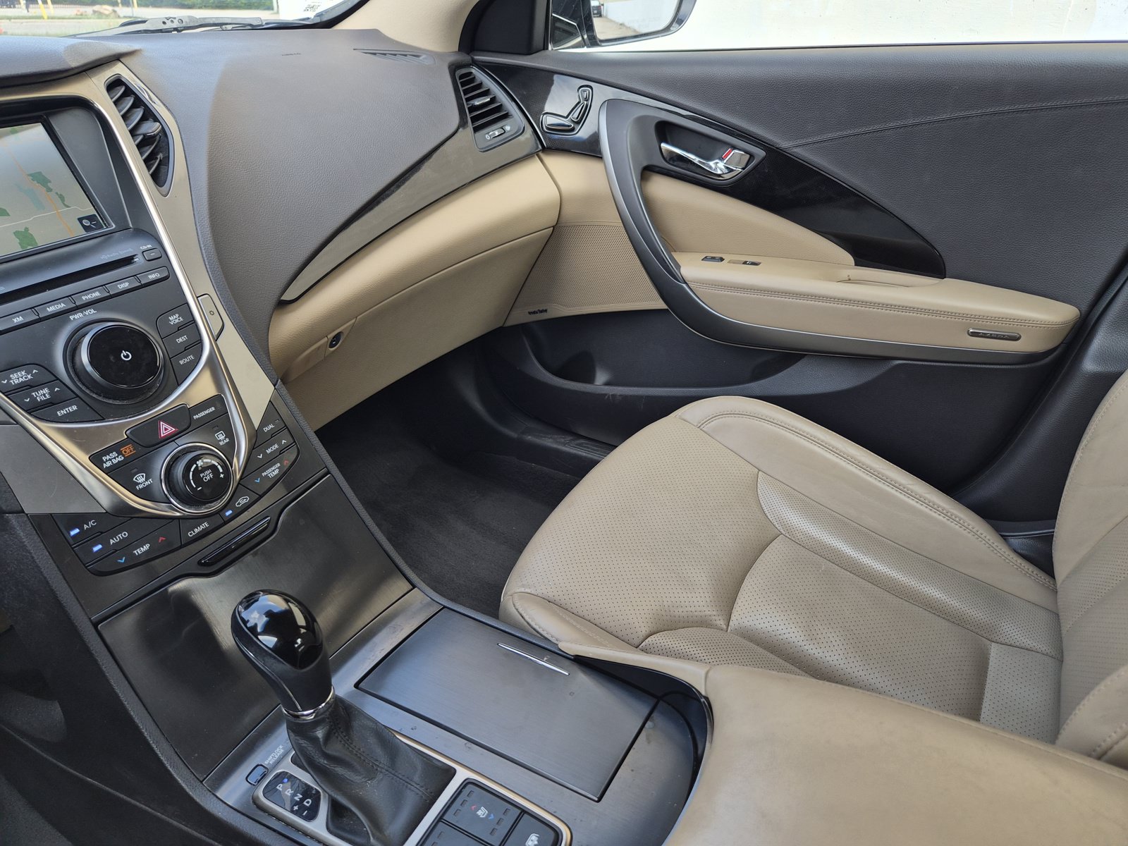 Used 2013 Hyundai Azera w/ Technology Pkg FWD image 12