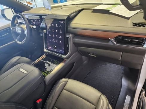 Used 2025 GMC Yukon XL Denali w/ Advanced Technology Package image 22