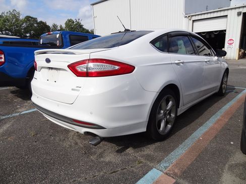 Used 2015 Ford Fusion SE w/ Equipment Group 201A image 5