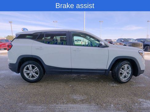 Used 2024 GMC Terrain SLE image 11