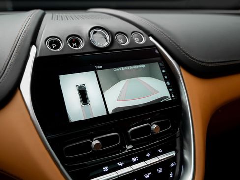 Used 2023 Aston Martin DBX image 47