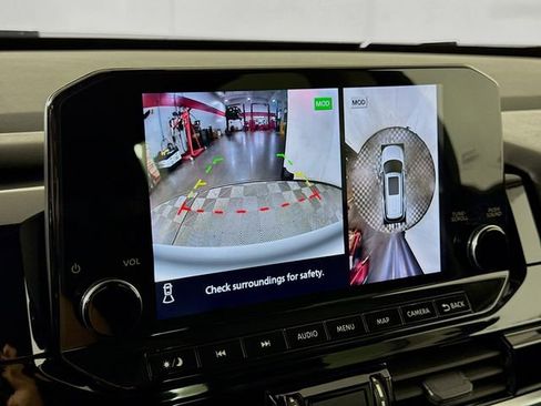 Certified 2023 Nissan Pathfinder SL w/ Lighting Package (N92) image 15