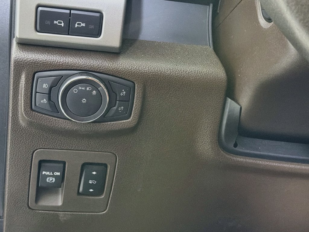 Used 2018 Ford F150 King Ranch w/ Equipment Group 601A Luxury AWD/4WD image 13