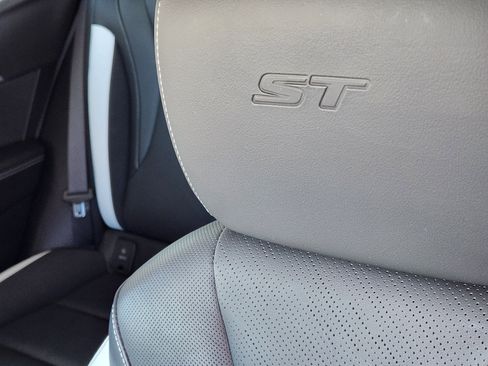 Certified 2025 Buick Envision Sport Touring image 28