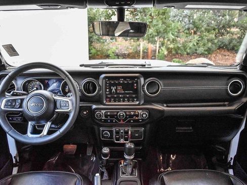 Used 2023 Jeep Wrangler Unlimited Sahara AWD/4WD image 11