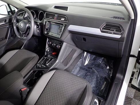 Used 2018 Volkswagen Tiguan S image 41
