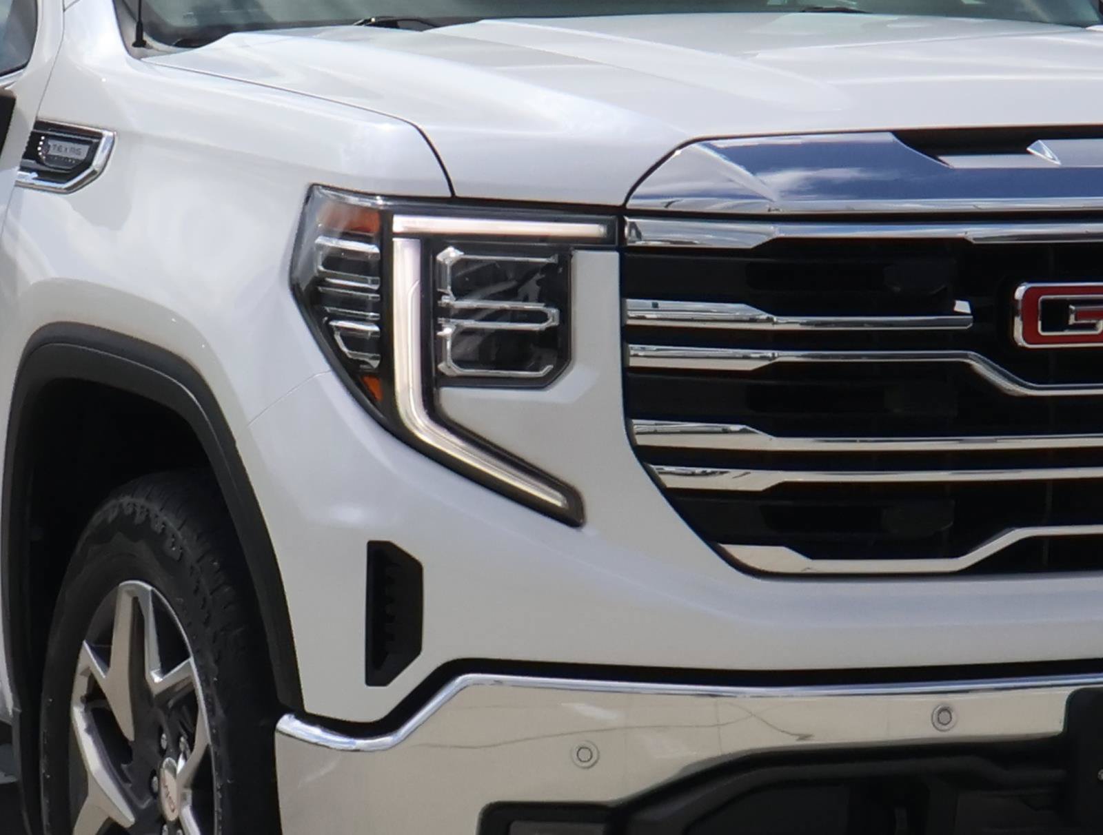 Used 2022 GMC Sierra 1500 SLT RWD image 7