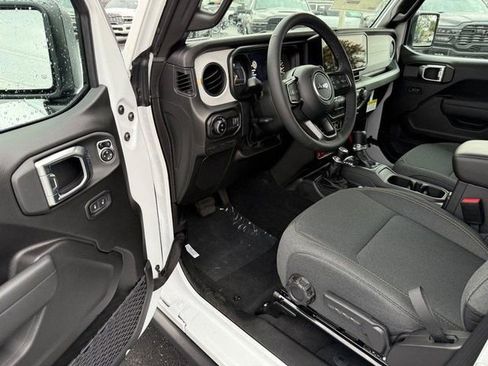 New 2025 Jeep Gladiator Willys image 17