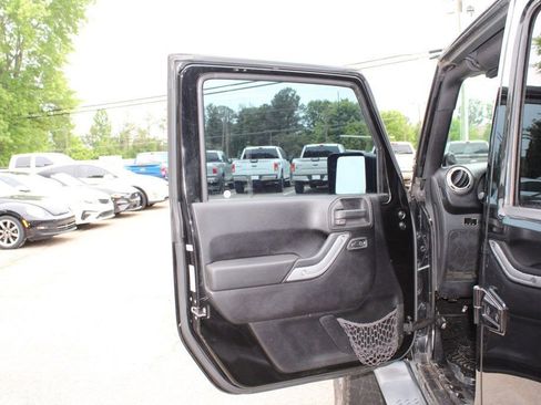 Used 2012 Jeep Wrangler Unlimited Sahara w/ Connectivity Group AWD/4WD image 12