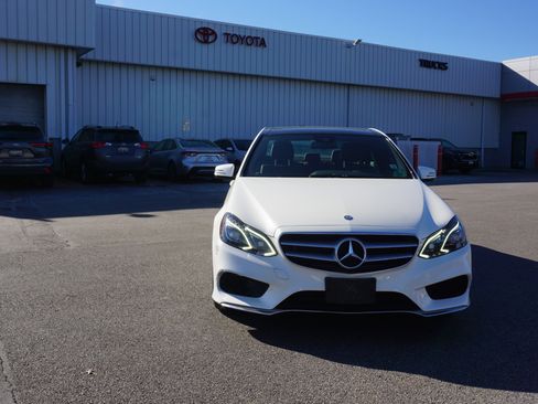 Used 2014 Mercedes-Benz E 350 Sedan image 2