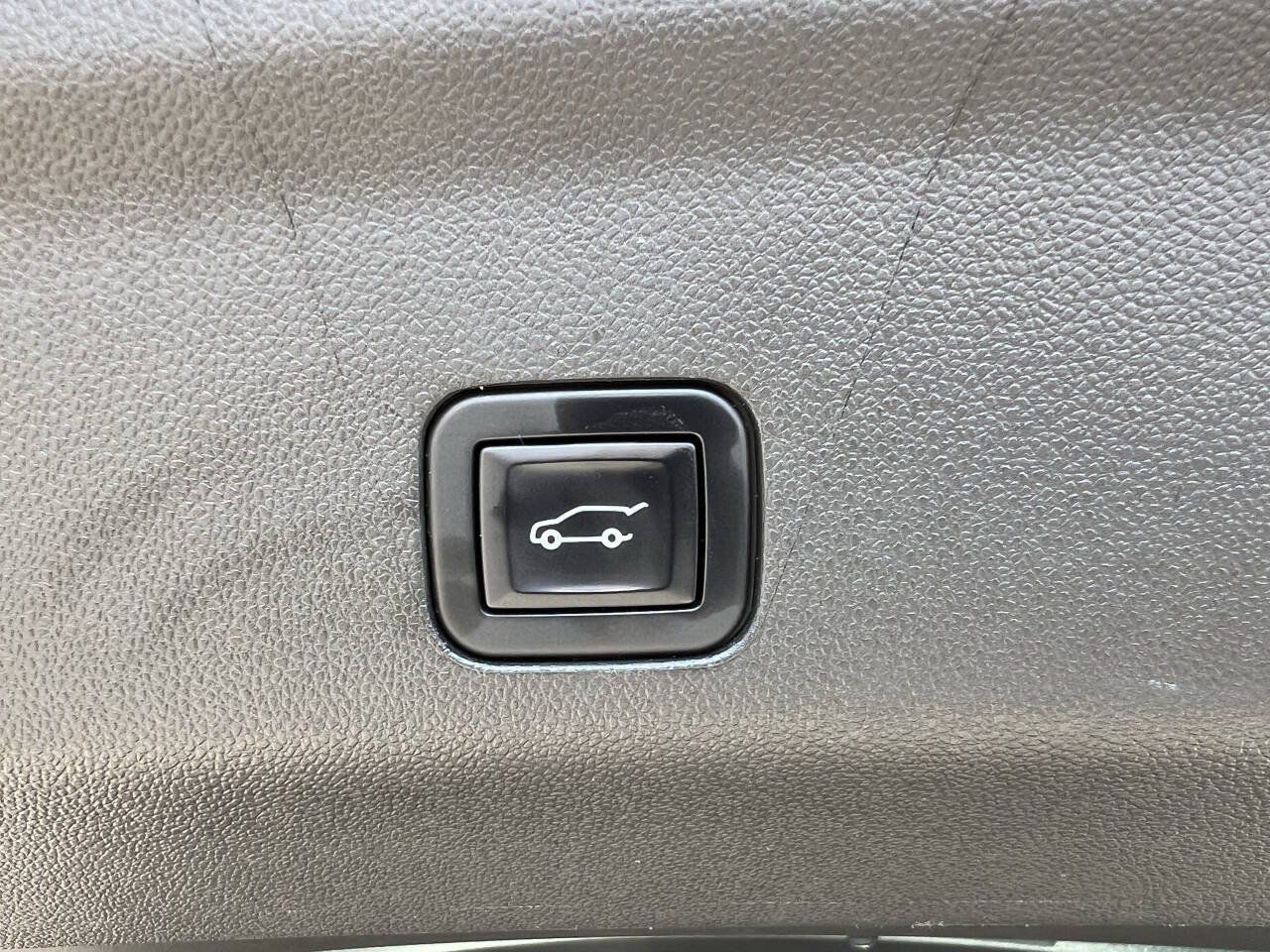 Used 2022 Chevrolet Suburban Z71 AWD/4WD image 33