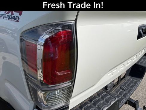 Used 2021 Toyota Tacoma TRD Off-Road w/ Technology Package AWD/4WD image 11