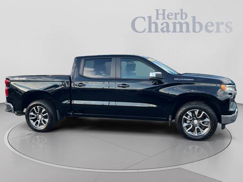 Used 2024 Chevrolet Silverado 1500 LT AWD/4WD image 5