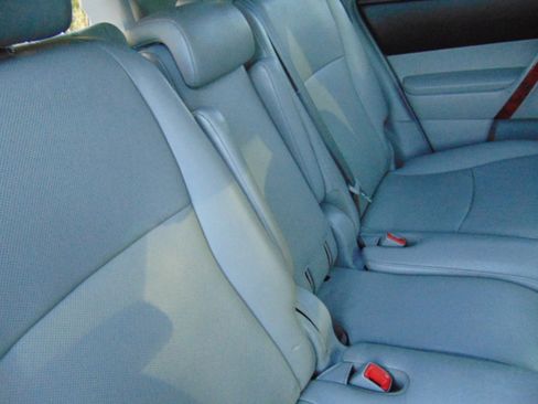 Used 2012 Toyota Highlander Limited w/ Tow Pkg image 16