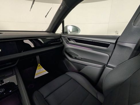 New 2026 Porsche Macan 4 Electric image 23