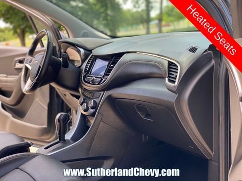 Used 2022 Chevrolet Trax LT w/ Premium Seat Package AWD/4WD image 16