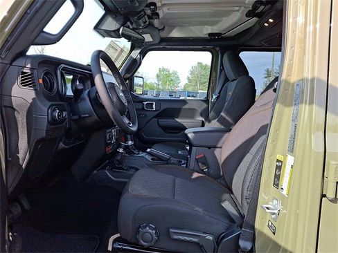 New 2025 Jeep Gladiator Mojave w/ Convenience Group image 5