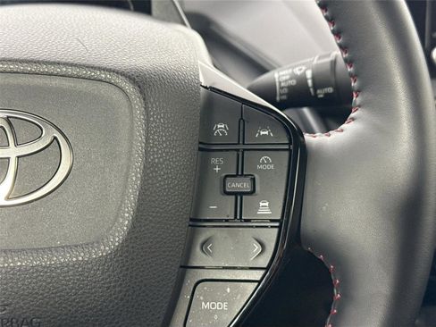 Used 2025 Toyota Prius Plug-In Hybrid image 18