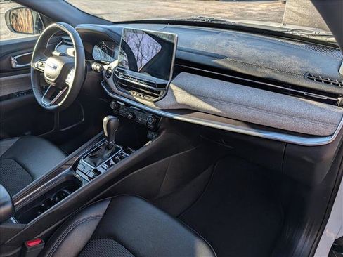 Used 2024 Jeep Compass Latitude image 14